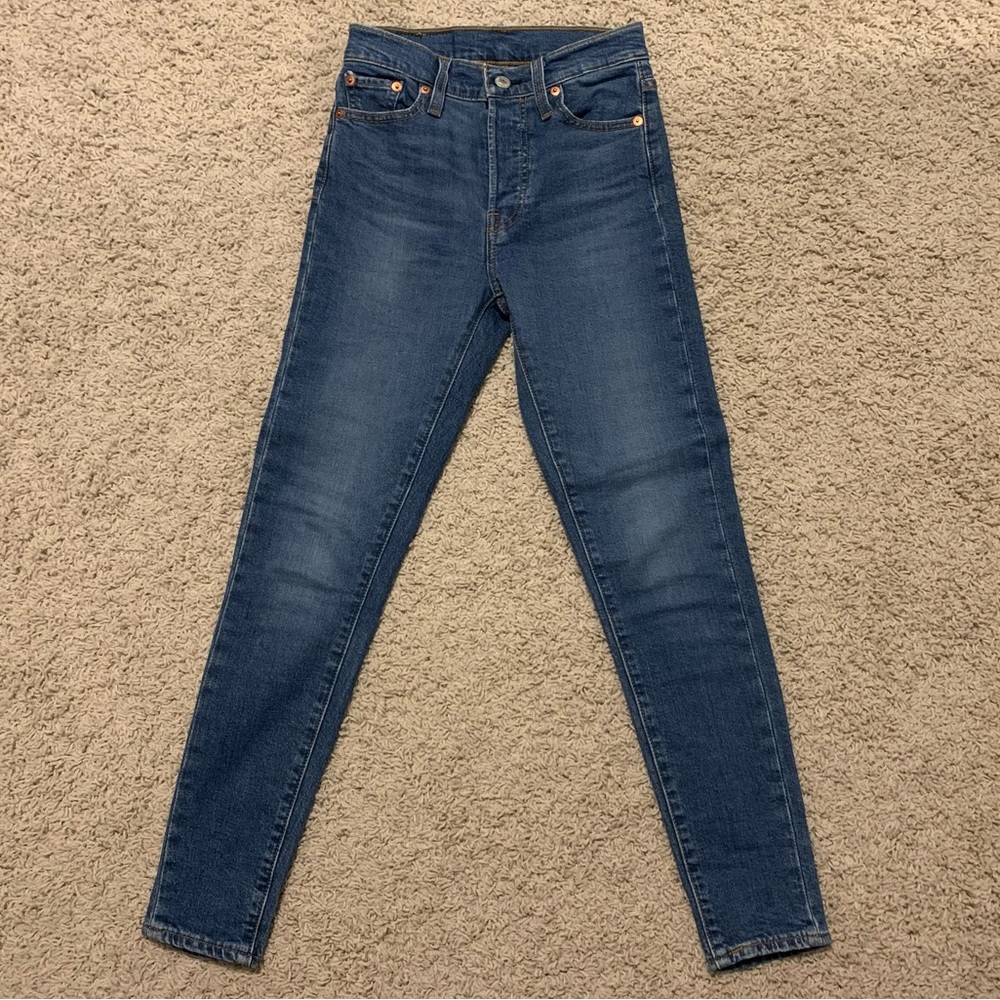 Levis ankle length skinny jeans
